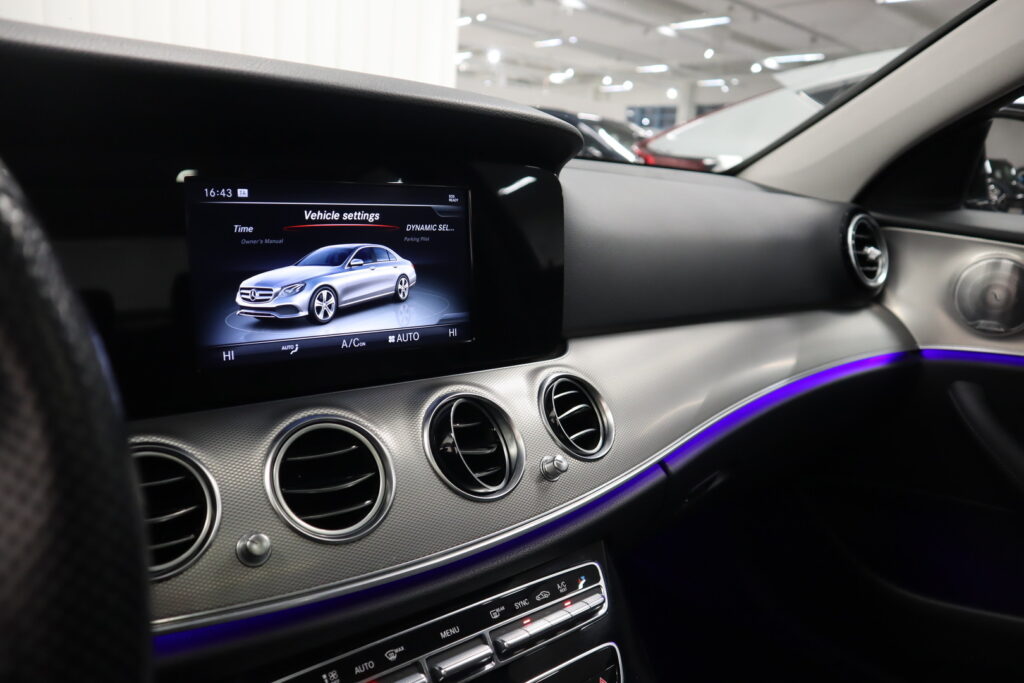 Mercedes-Benz E, image 13