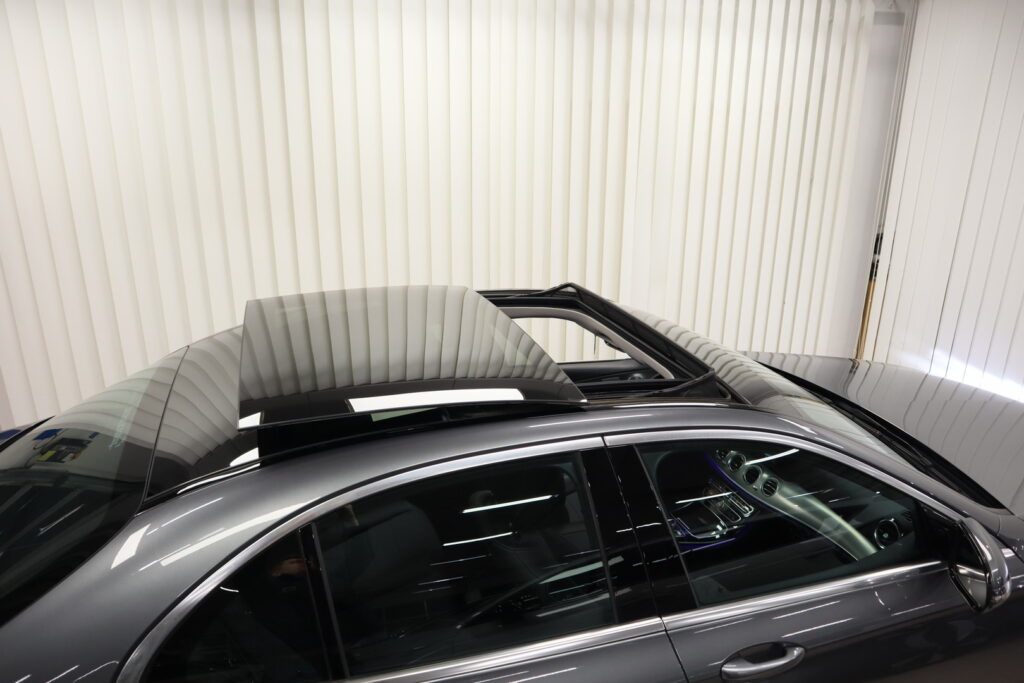 Mercedes-Benz E, image 25