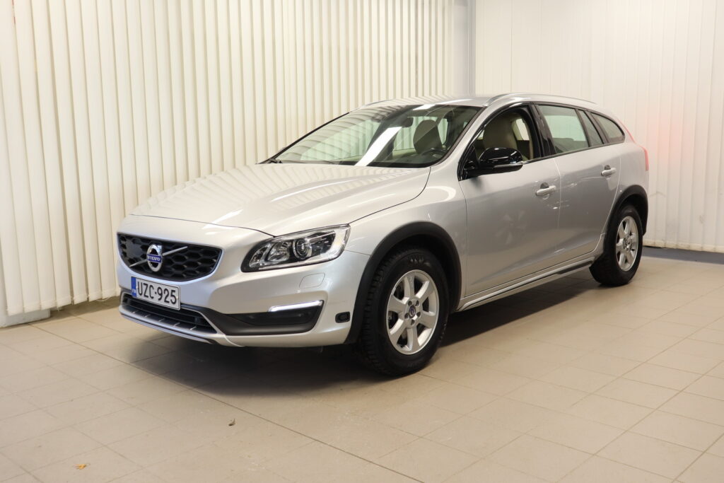 Volvo V60 Cross Country, image 1