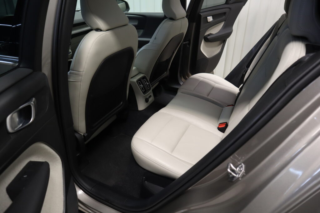 Volvo XC40, image 18