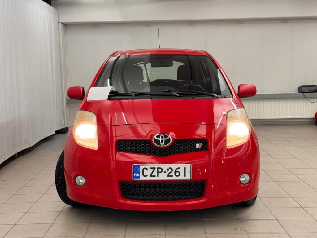 Toyota Yaris, image 2