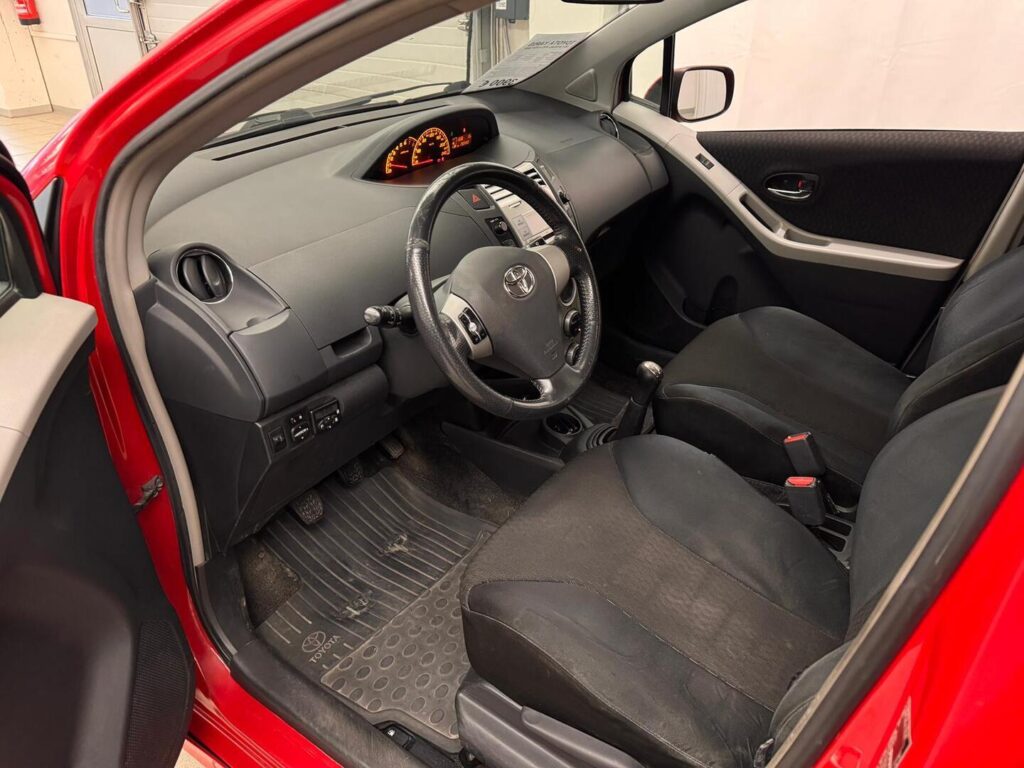 Toyota Yaris, image 3