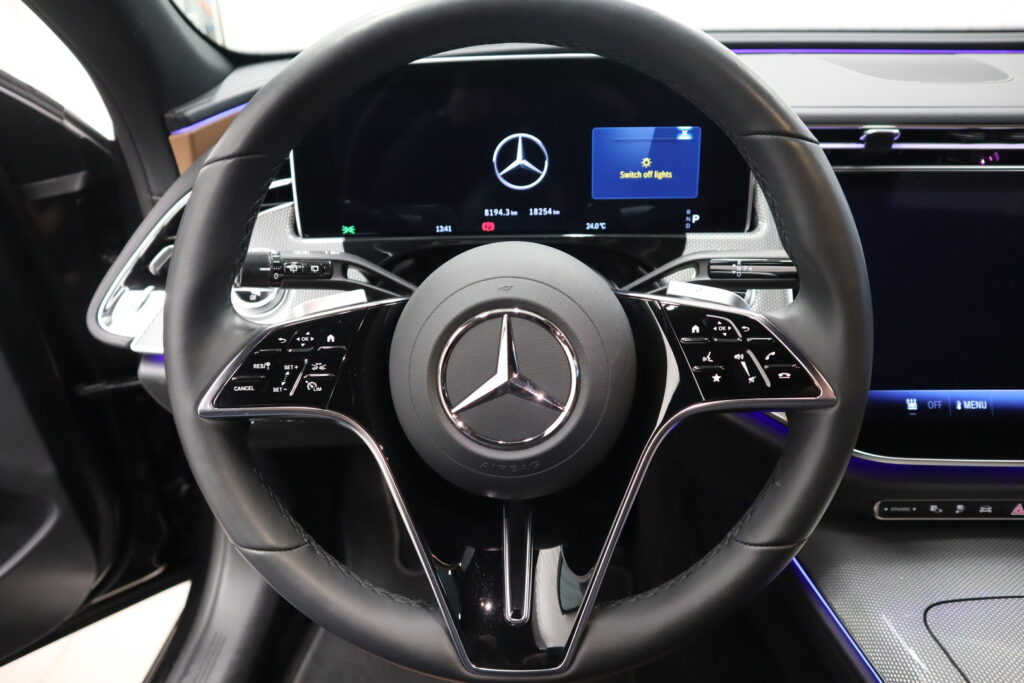 Mercedes-Benz E, image 11