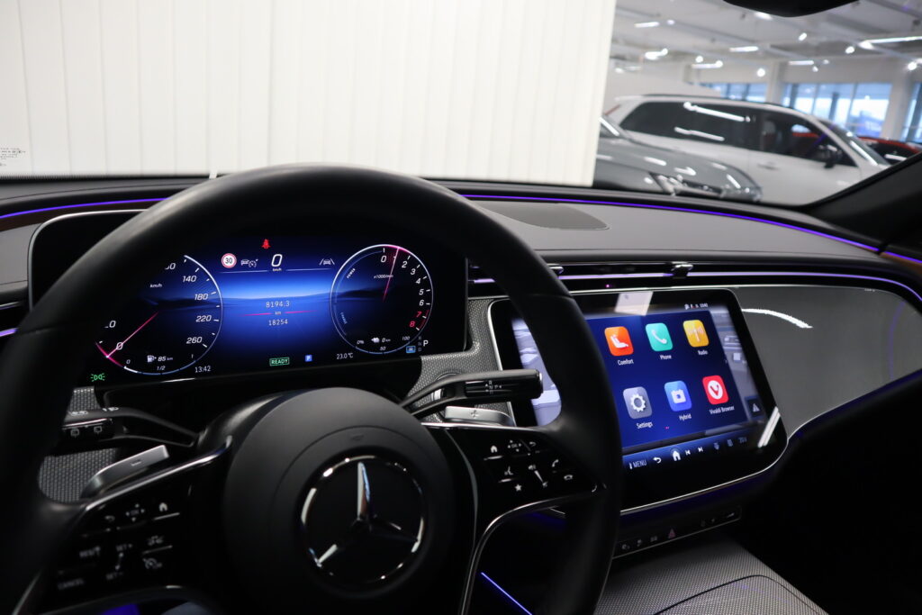 Mercedes-Benz E, image 16