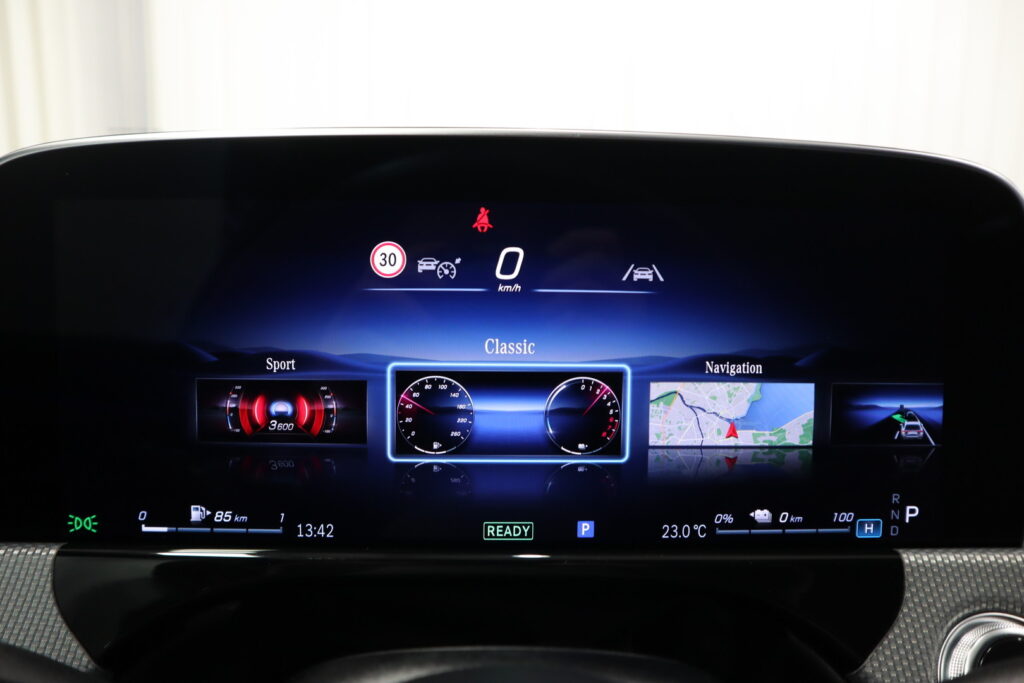 Mercedes-Benz E, image 17