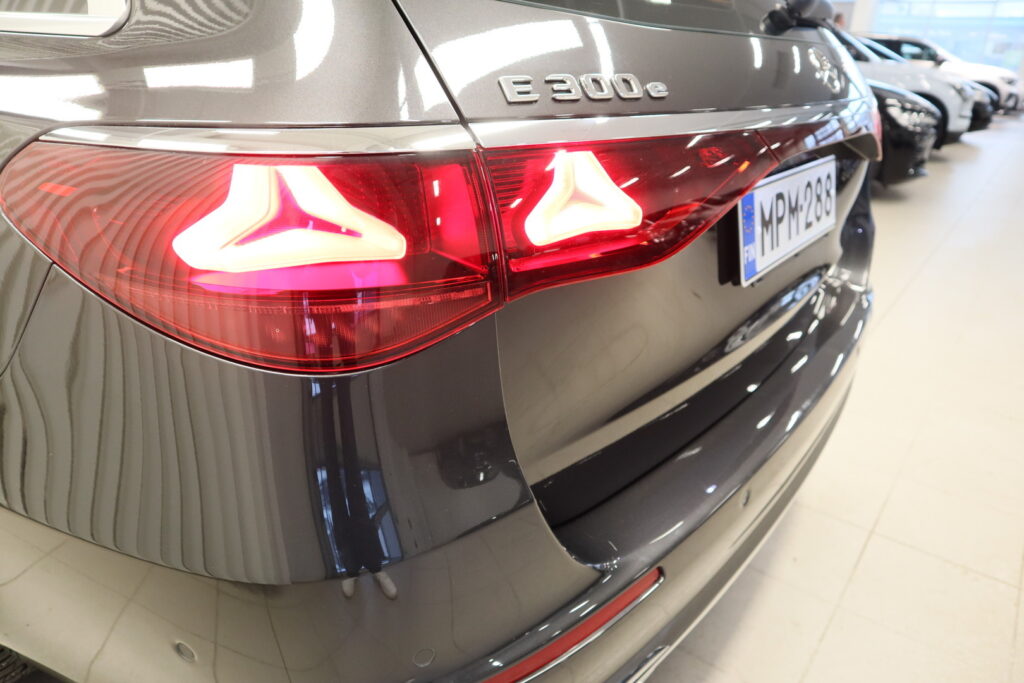 Mercedes-Benz E, image 24