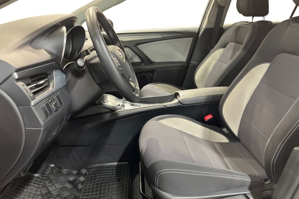 Toyota Avensis, image 2