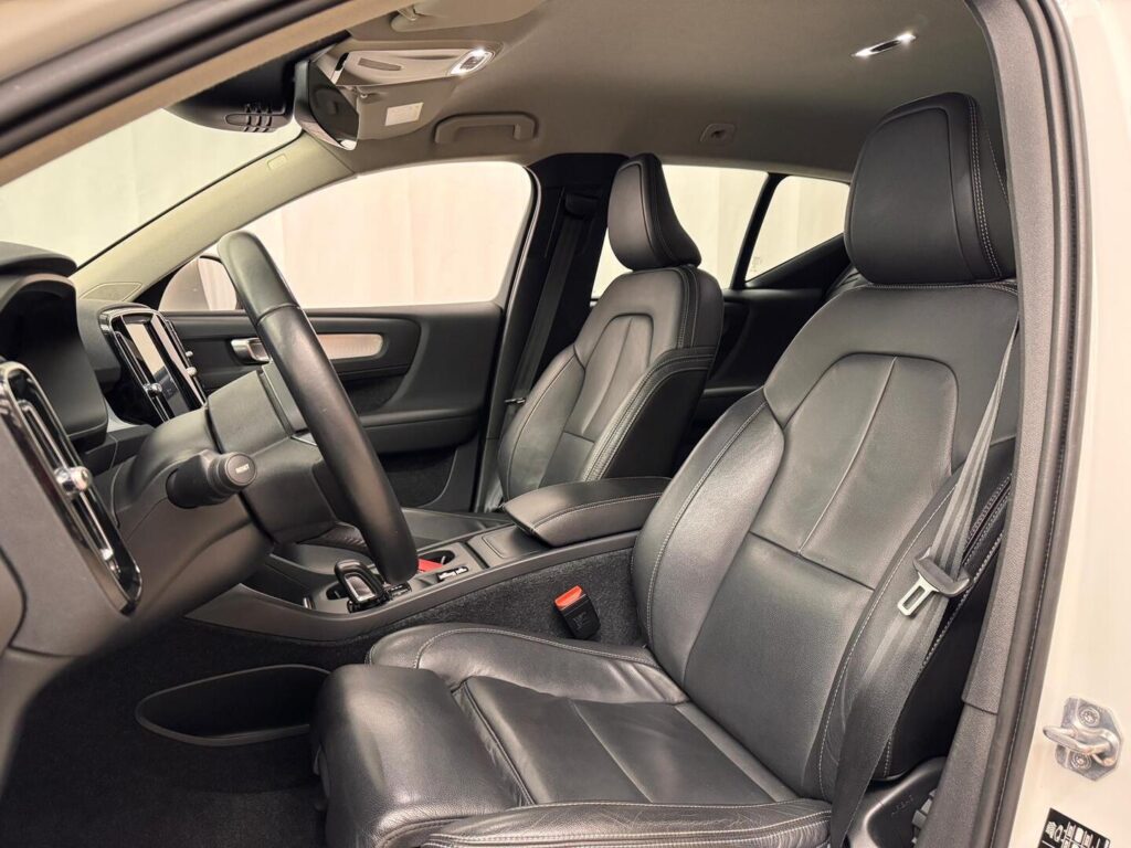 Volvo XC40, image 3