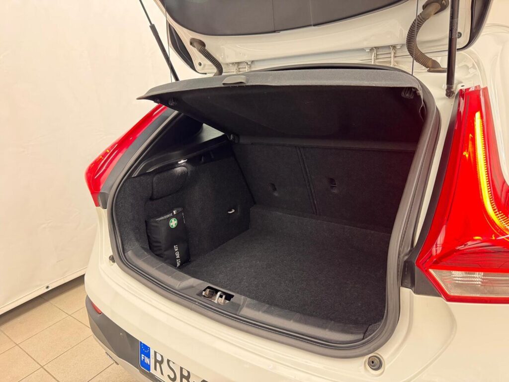 Volvo V40 Cross Country, image 10