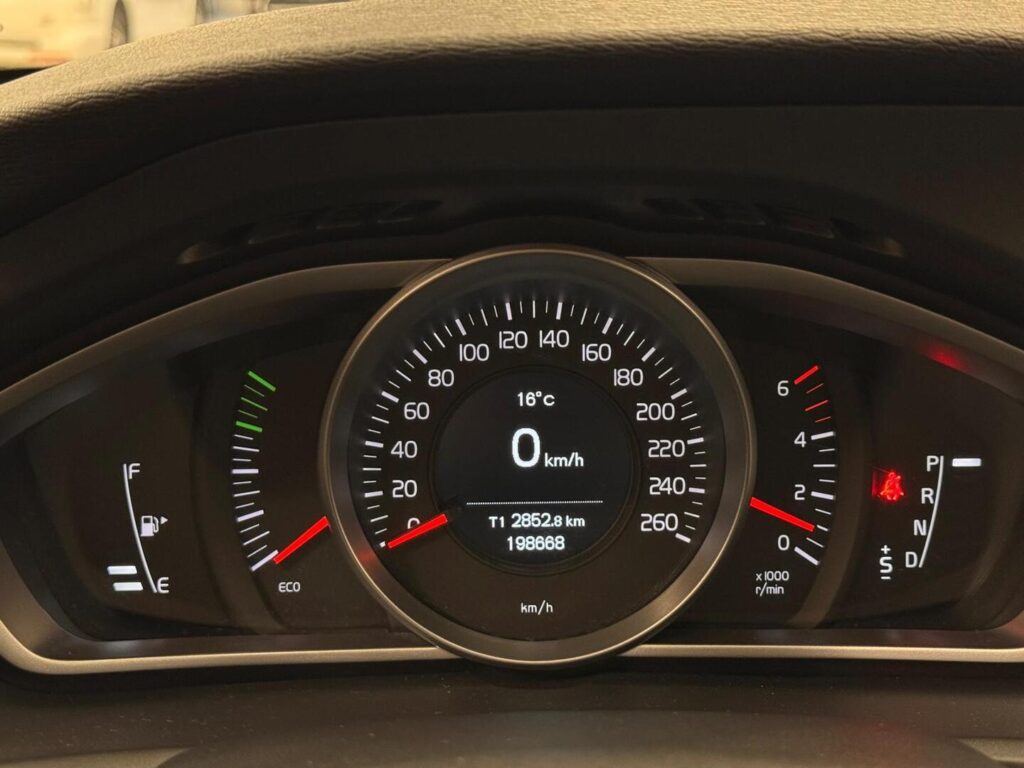 Volvo V40 Cross Country, image 6