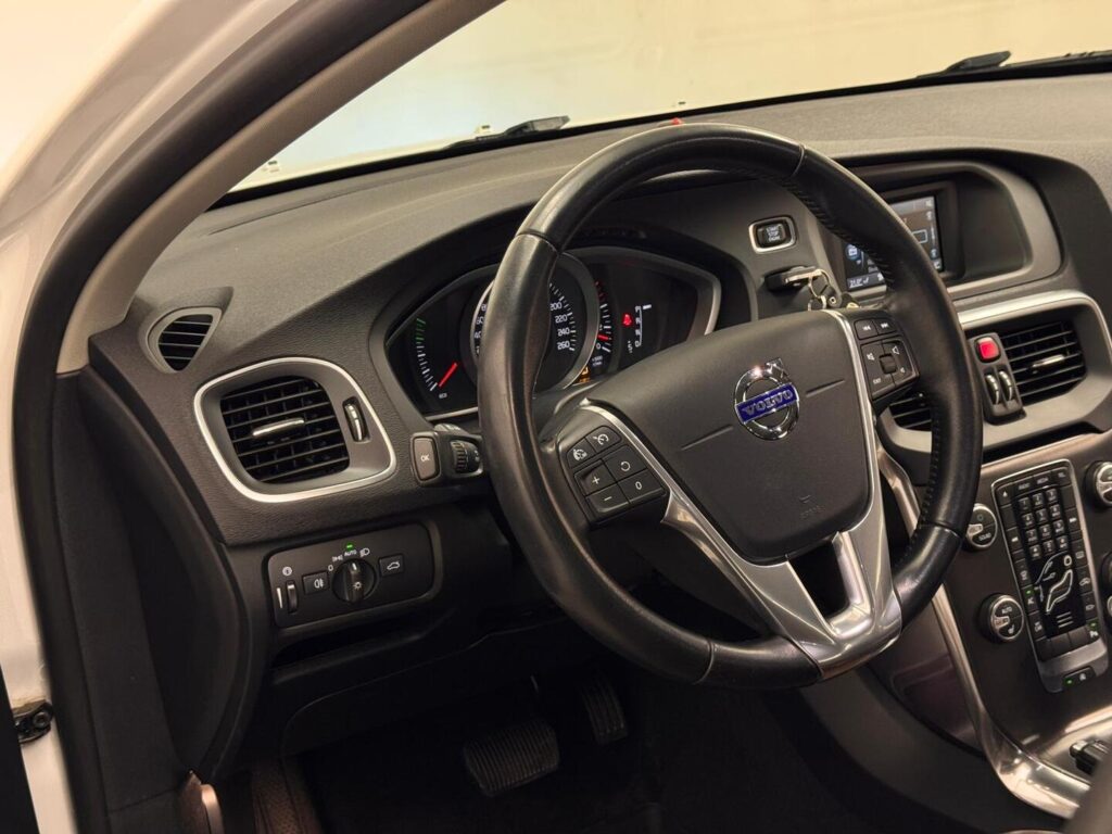 Volvo V40 Cross Country, image 8