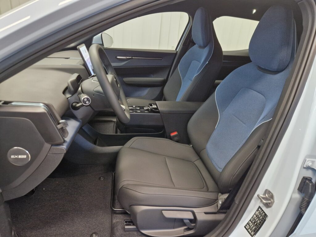 Volvo EX30, image 11