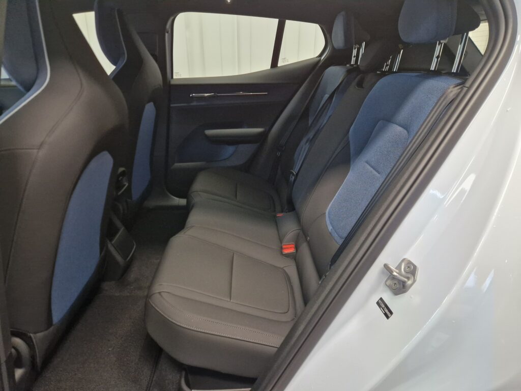 Volvo EX30, image 13