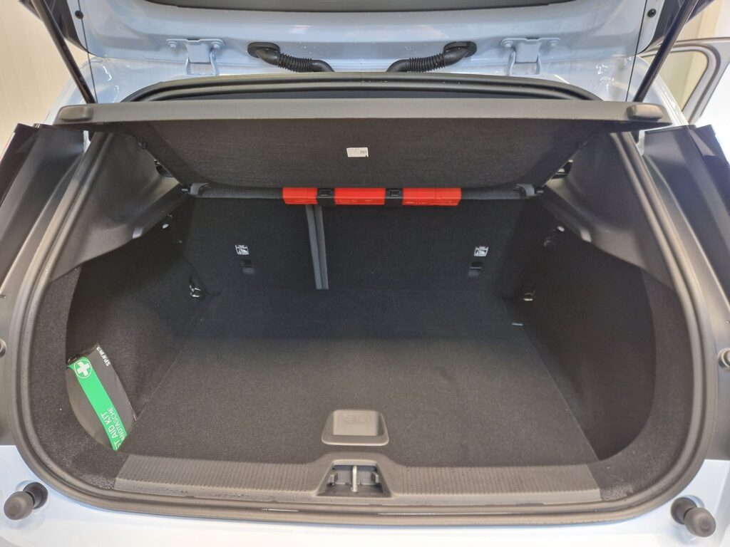 Volvo EX30, image 15