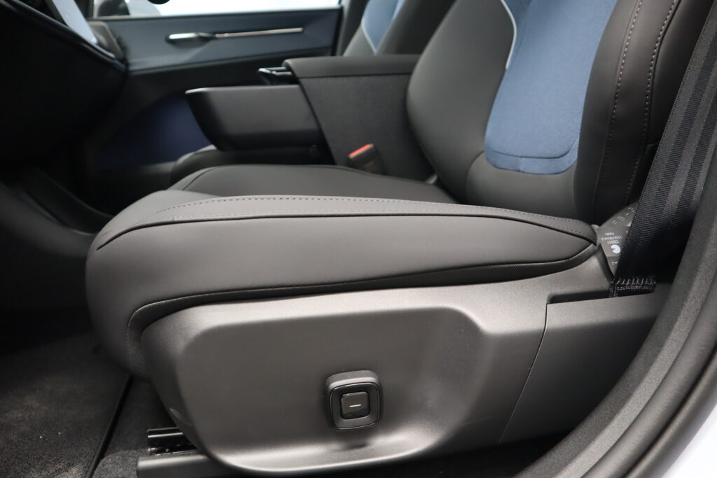 Volvo EX30, image 15