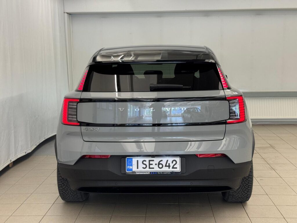 Volvo EX30, image 13