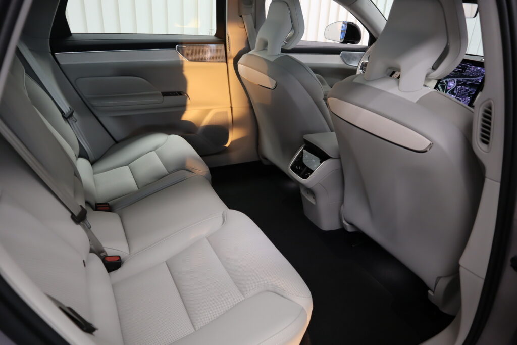 Volvo ES90, image 13