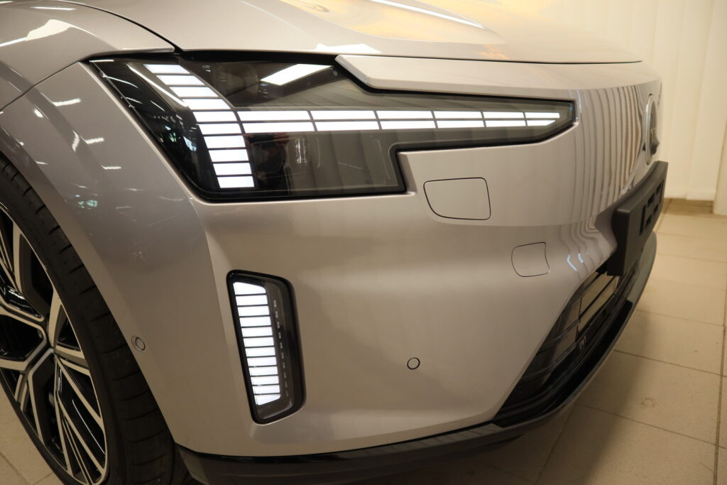 Volvo ES90, image 29