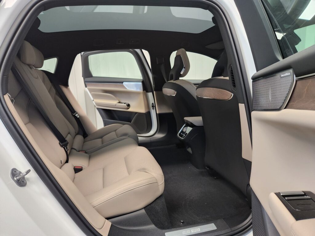 Volvo ES90, image 10