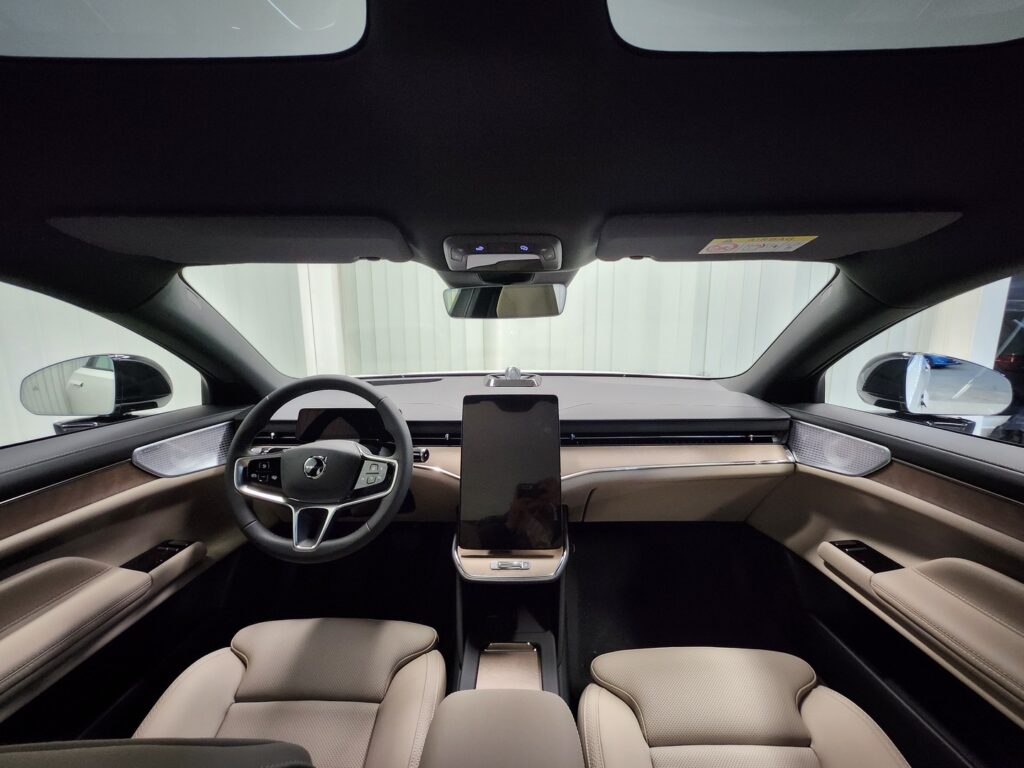 Volvo ES90, image 13