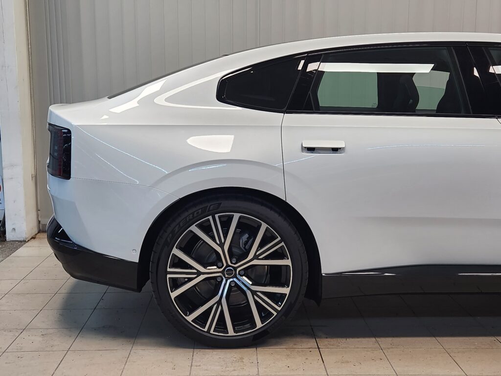 Volvo ES90, image 7