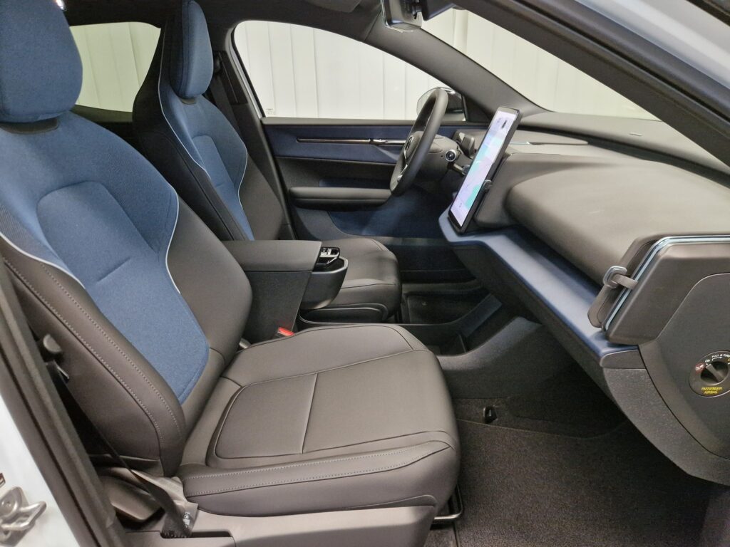 Volvo EX30, image 11
