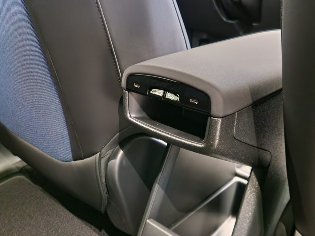 Volvo EX30, image 16