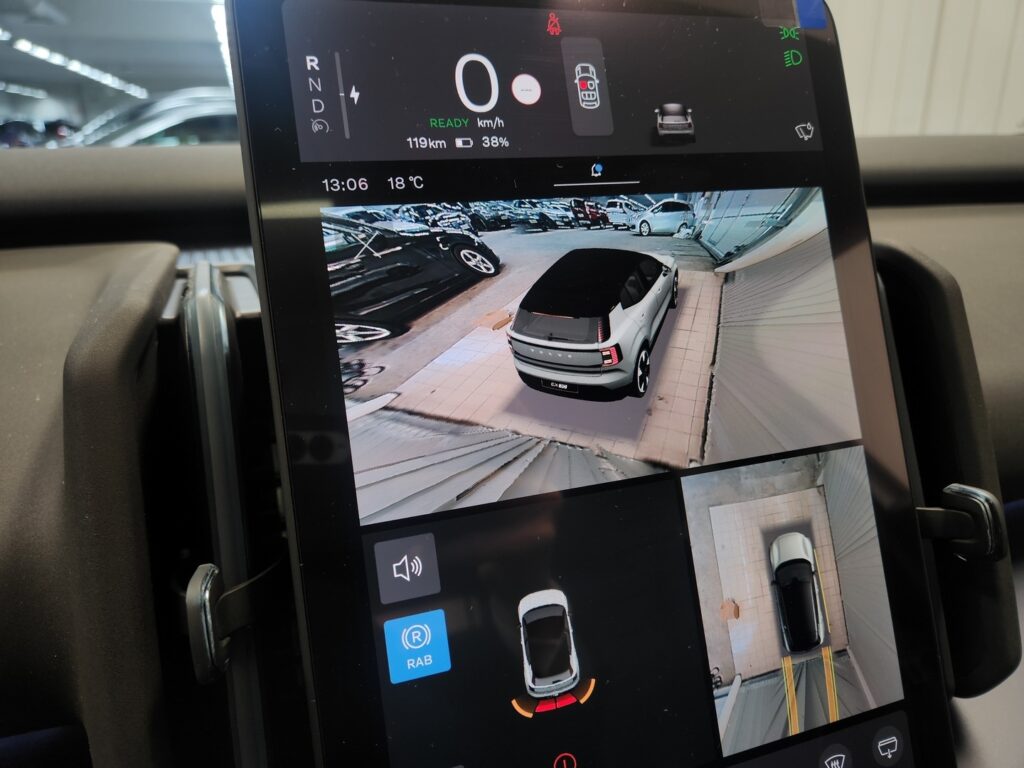 Volvo EX30, image 18