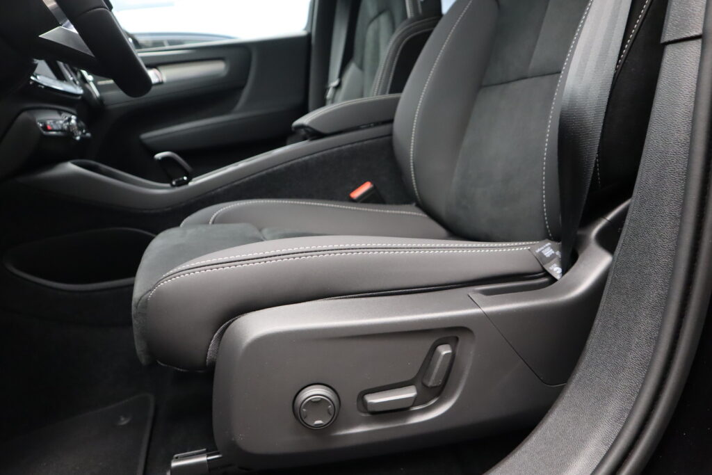 Volvo EX40, image 10