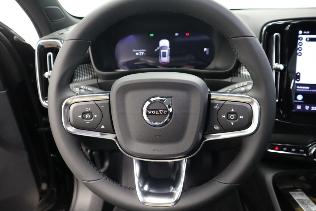 Volvo EX40, image 11