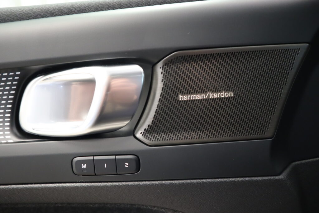 Volvo EX40, image 12