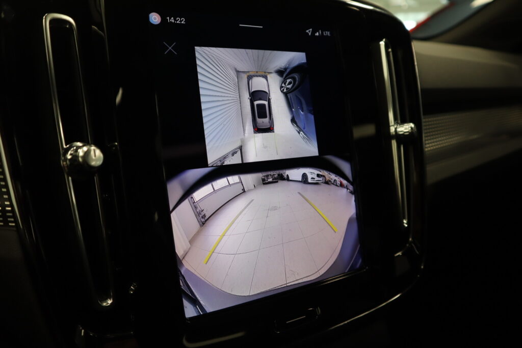 Volvo EX40, image 15