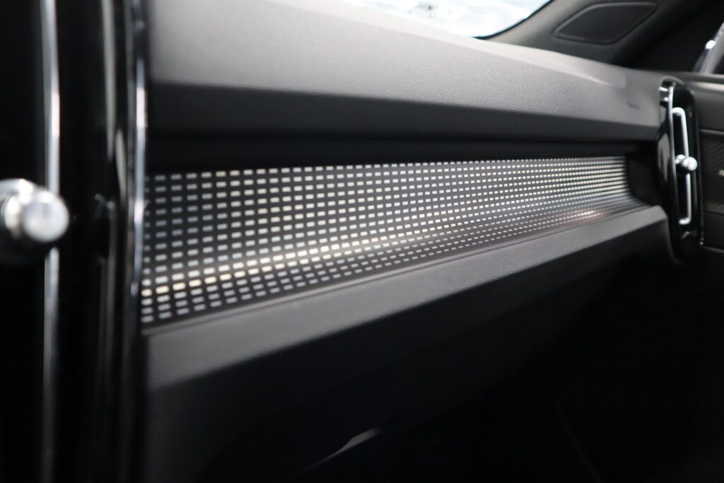 Volvo EX40, image 17