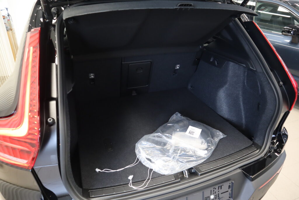 Volvo EX40, image 19