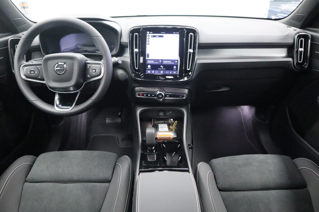 Volvo EX40, image 7