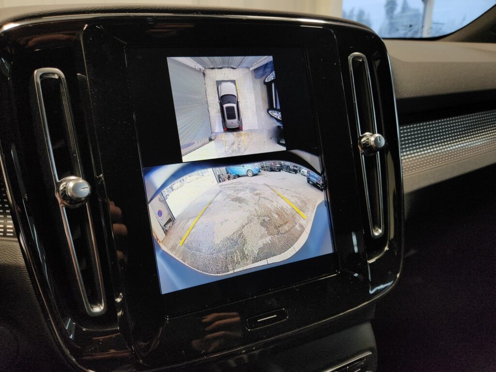 Volvo EX40, image 12