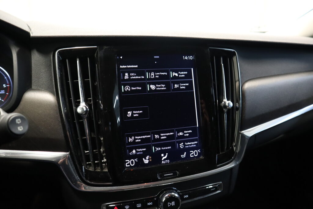 Volvo V90 Cross Country, image 12