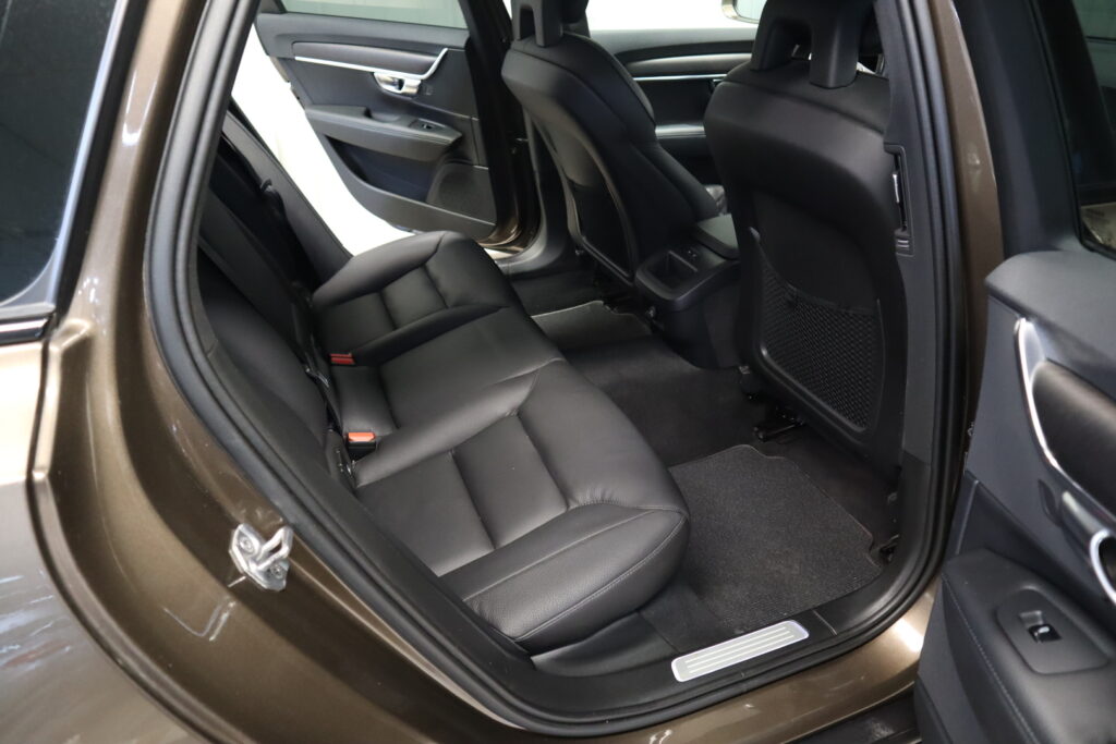 Volvo V90 Cross Country, image 16