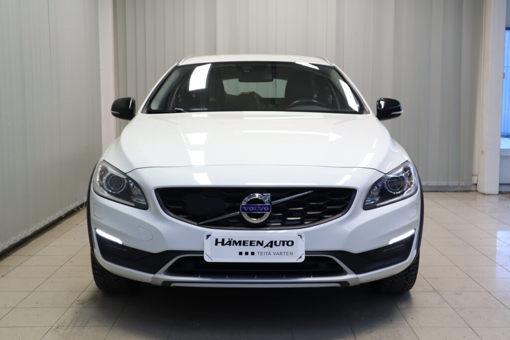 Volvo V60 Cross Country, image 3