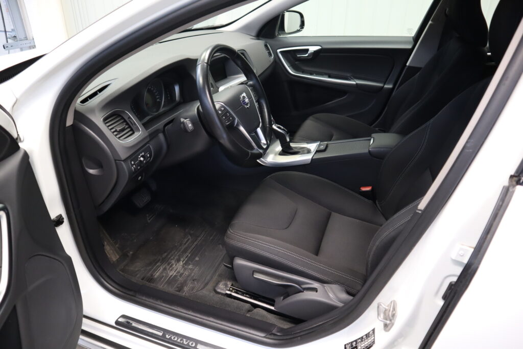 Volvo V60 Cross Country, image 4