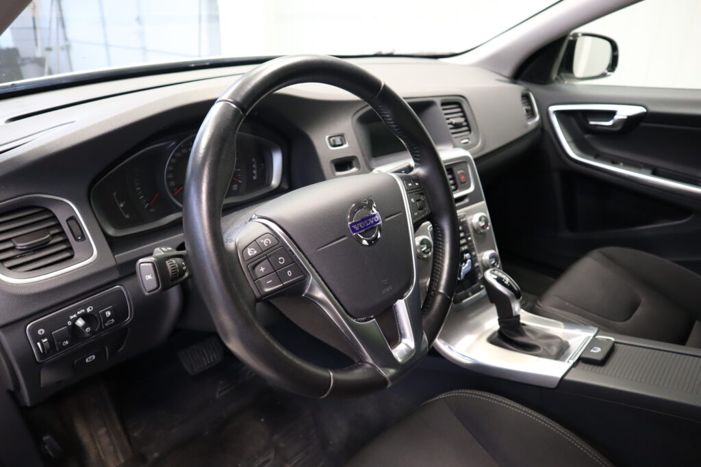 Volvo V60 Cross Country, image 5