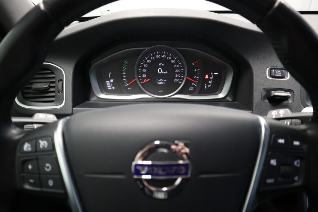 Volvo V60 Cross Country, image 6