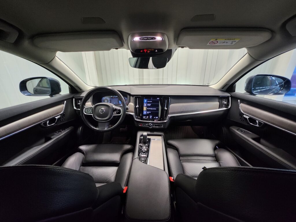 Volvo V90 Cross Country, image 10