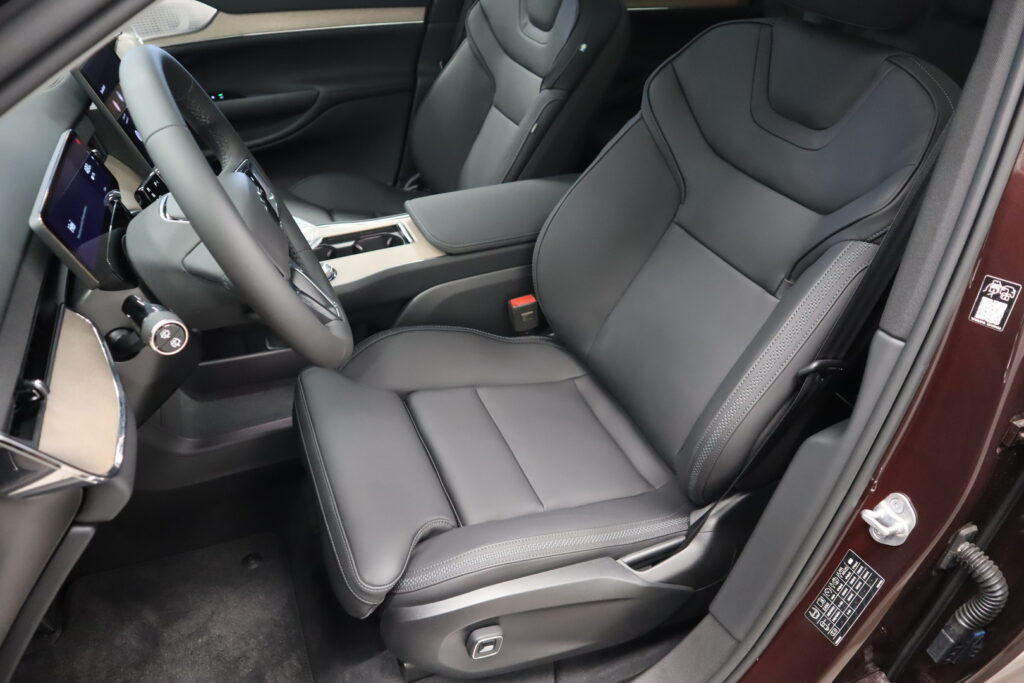 Volvo EX90, image 10