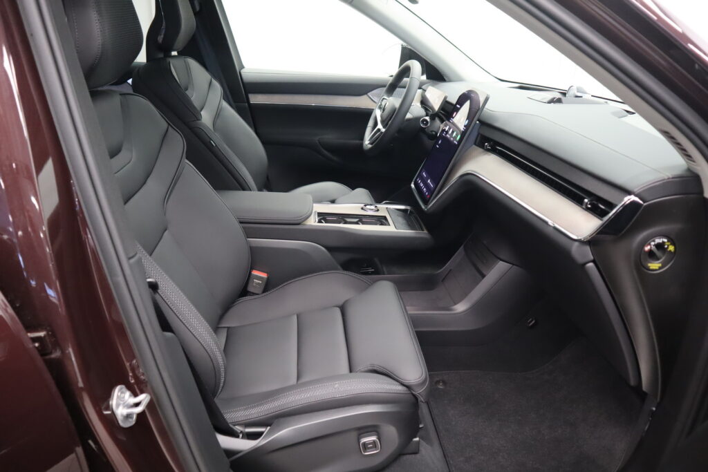 Volvo EX90, image 11