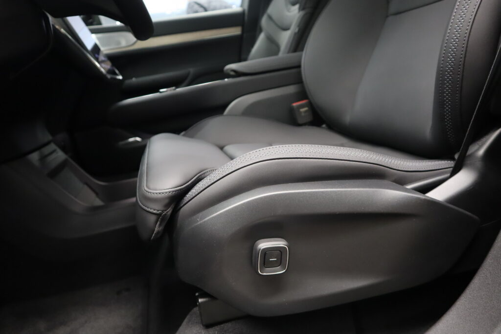 Volvo EX90, image 13