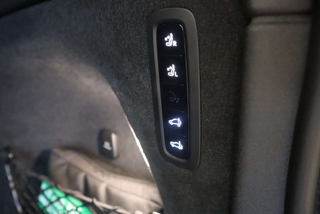 Volvo EX90, image 23