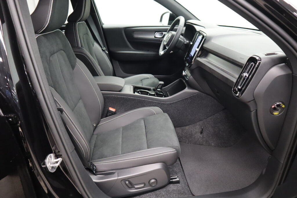 Volvo EX40, image 10