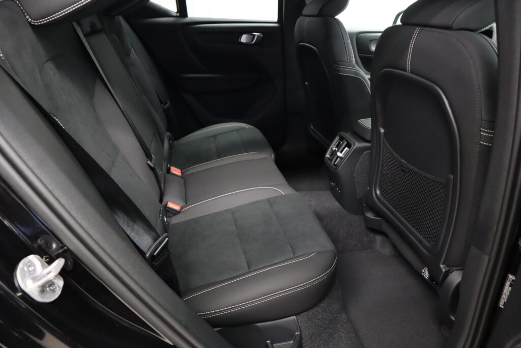 Volvo EX40, image 11