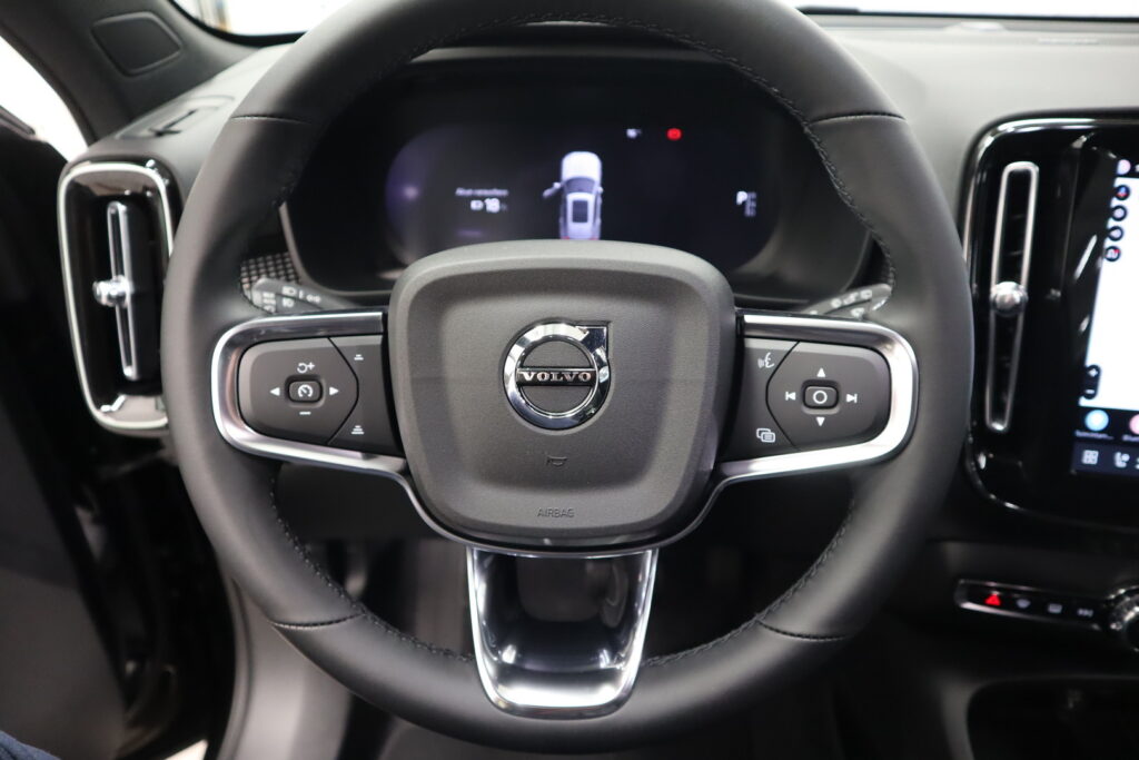 Volvo EX40, image 14